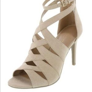 ❤️Christian Siriano size 11 YASS!!! A must have ❤️